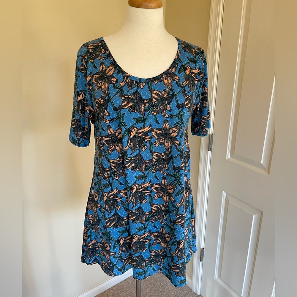 NWOT! LuLaRoe blue floral top Sz. S
